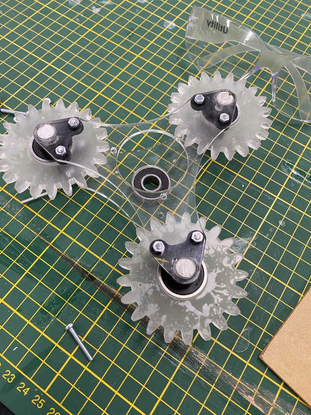 Planet carrier with three planet gears